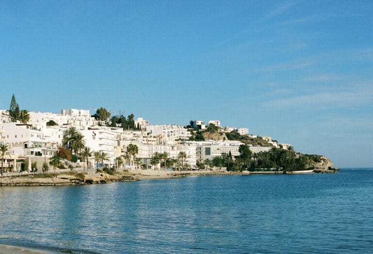 Vlieg in stijl naar Ibiza: Een zorgeloze privéjet ervaring